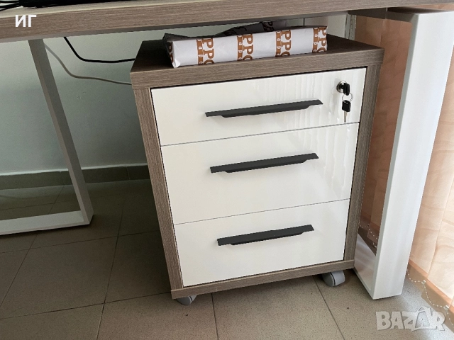 ПРОМО НОВО Офис Стол/Бюро/Маса/Етажерка/Шкаф/Бял Гланц/Дъб/Трюфел/Aiko, снимка 6 - Бюра - 52561503