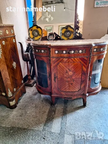 Бароково витринно шкафче 