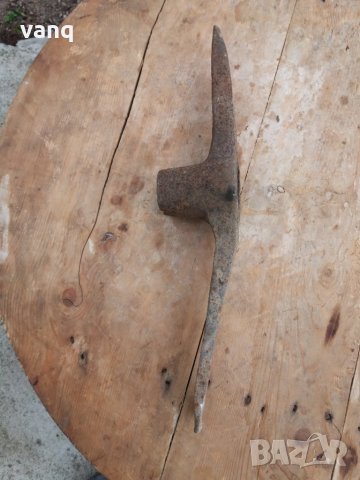 Стара ръчно кована кирка инстромент ковано желязо, снимка 3 - Антикварни и старинни предмети - 32244248