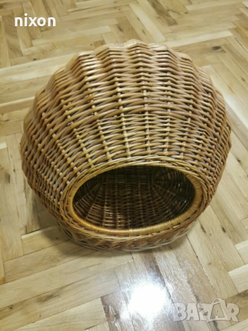 Плетена кошница за котки