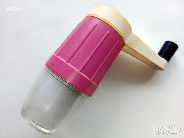 Стара Съветска мелничка за подправки