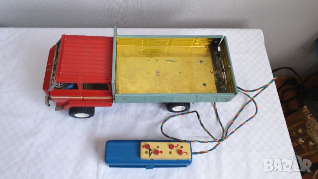Стара китайска ламаринена играчка самосвал с дистанционно, снимка 4 - Колекции - 43674745