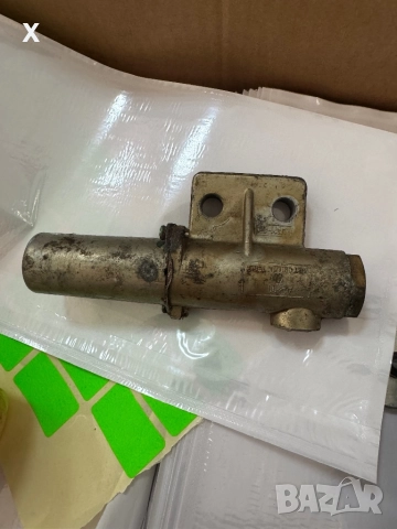 Регулатор налягане въздух балансьор ЗИЛ 130-3512010 НОВ ОРИГИНАЛЕН АР11 АР-11