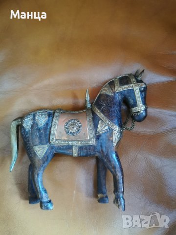 Дървен кон с меден обков, снимка 1 - Антикварни и старинни предмети - 36686201