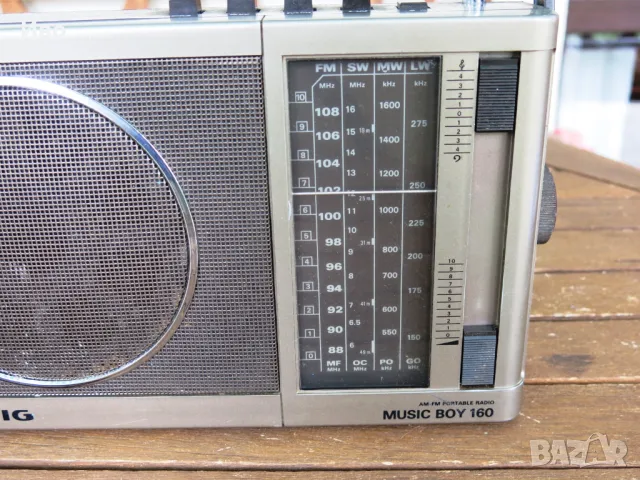 Ретро радио Grundig Music Boy 160, снимка 10 - Радиокасетофони, транзистори - 47332553