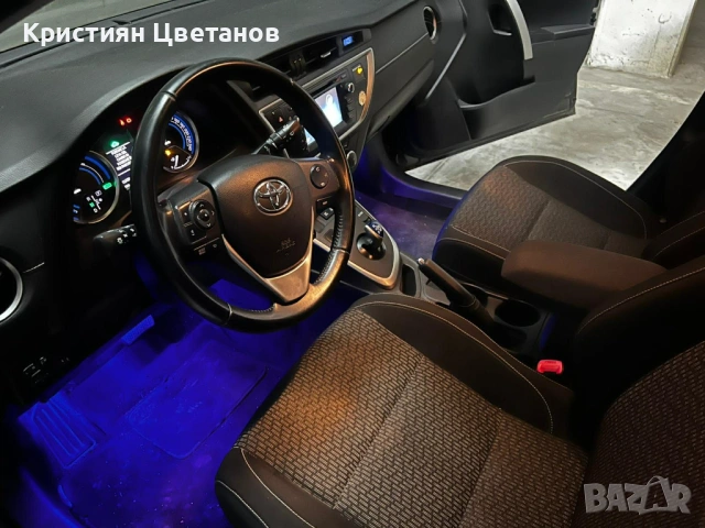 Toyota Auris 1.8 Hybrid 2015г. Тойота Аурис с проблем, снимка 3 - Автомобили и джипове - 53504978