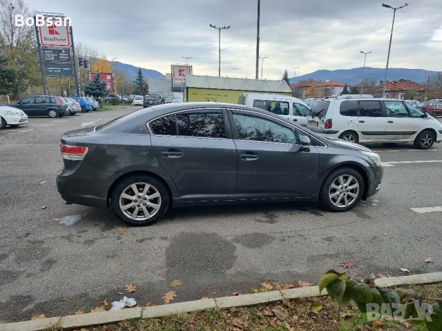 Toyota Avensis 2.2 D4D, снимка 7 - Автомобили и джипове - 42560123