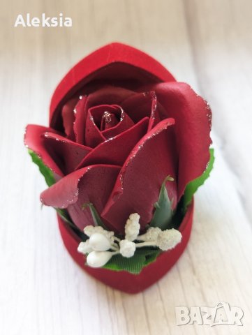 Промо бюджетен подарък с вечни рози 14 февруари 8 март свети Валентин роза букет цвете сапунени, снимка 13 - Ръчно изработени сувенири - 39316129