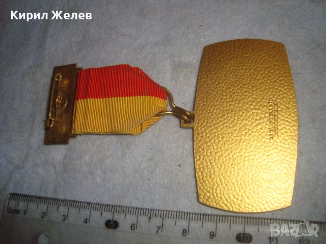 1979г. - ХАНАУ 1632г. ПОЗЛАТЕН БРОНЗОВ ПАМЕТЕН НЕМСКИ МЕДАЛ ИСТОРИЧЕСКИ с ЛЕНТА и НОСАЧ 30652, снимка 2 - Антикварни и старинни предмети - 38026215