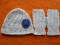 Комплект ръчно плетени шапки с ръкавици без пръсти