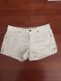Дамски бели къси панталони Abercrombie , снимка 1 - Къси панталони и бермуди - 26423755