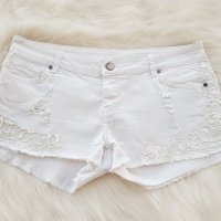 Бели дънкови панталони М-Л, снимка 4 - Къси панталони и бермуди - 29049453
