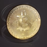 Декоративна монета Bitcoin, снимка 1 - Нумизматика и бонистика - 32913059