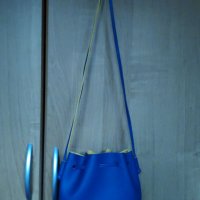 Нова чанта синя с жълта вътрешност , снимка 1 - Чанти - 37075384