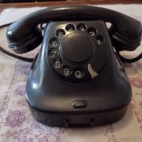 Стар бакелитов телефон, снимка 1 - Антикварни и старинни предмети - 43046820