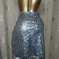 Kappahi L Еластична пола със сребристи пайети , снимка 3 - Поли - 43844115