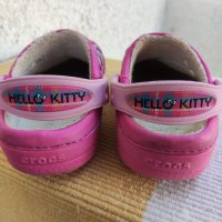 домашни чехли Crocs Hello Kitty, снимка 3 - Детски сандали и чехли - 43725848