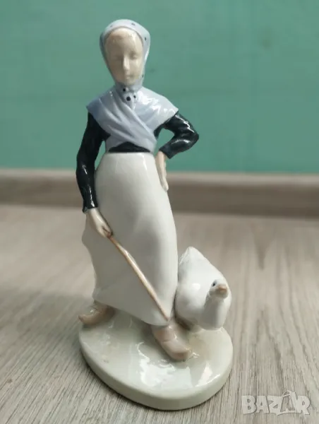 Порцеланова статуетка, снимка 1