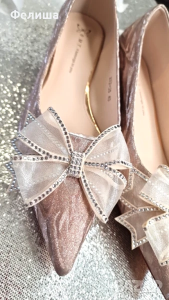 Луксозни Дамски Обувки на Нисък Ток с Великолепни Блестящи Панделки Обсипани с Камъни - Арабски Лукс, снимка 1