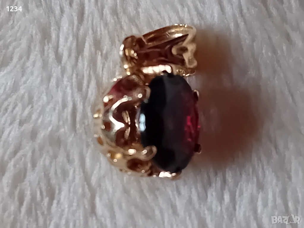 Нов златен медальон с естествен гранат, снимка 1