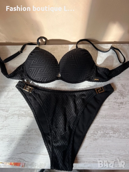 Черен бански с златни детайли М размер долницата е с висока талия и горницата е с подплънки 🖤, снимка 1