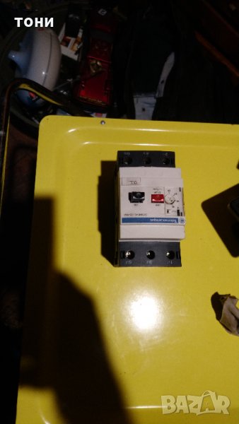 автоматичен прекъсвач Мьолер трифазен, снимка 1