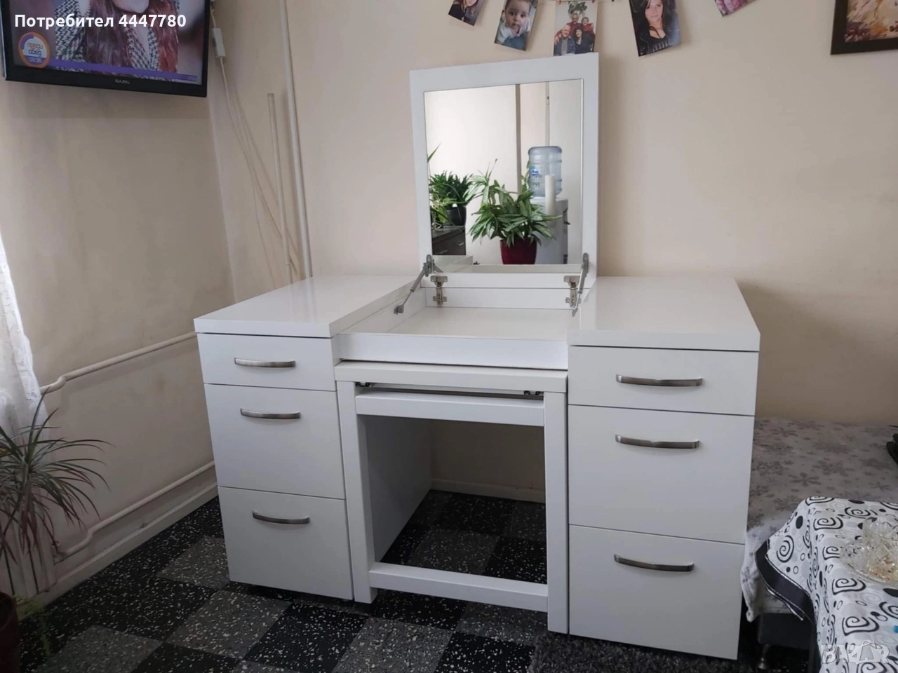 Бюро за маникюр/фризьор, снимка 1