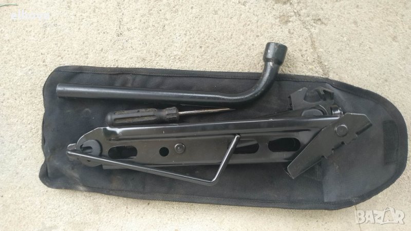 Комплект крик, ключ и отвертка, снимка 1