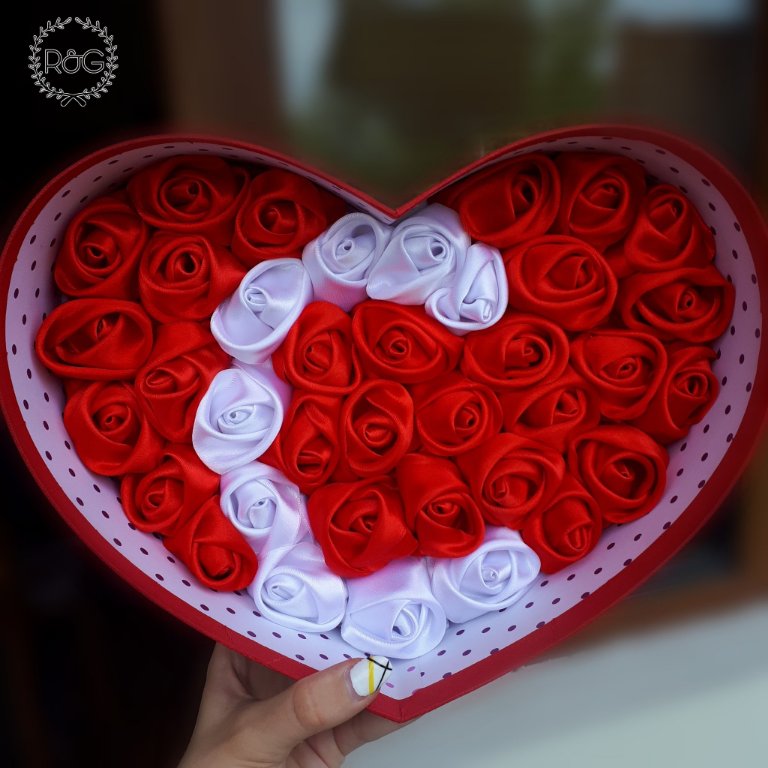 Кутия със сатенени рози с буква в Романтични подаръци в гр. Шумен -  ID27077437 — Bazar.bg