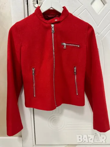 Червено яке вълна