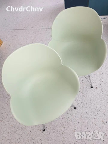 2бр съвременни италиански дизайнерски пластмасови столове с подлакътници GIA