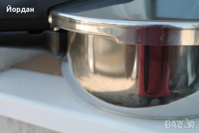 Немска тенджера под налягане ''WMF'' , снимка 2 - Съдове за готвене - 50584980