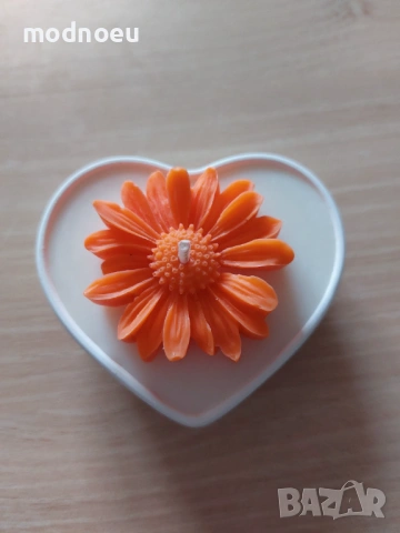 Свещ сърце с маргаритка, снимка 2 - Подаръци за жени - 53014458