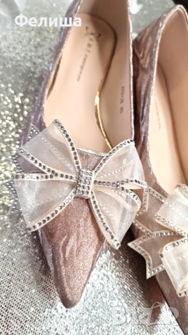 Луксозни Дамски Обувки на Нисък Ток с Великолепни Блестящи Панделки Обсипани с Камъни - Арабски Лукс