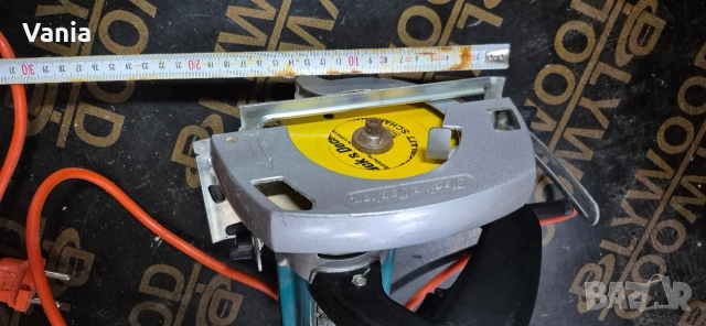 Ръчен циркуляр B&D, снимка 2 - Циркуляри - 52866558