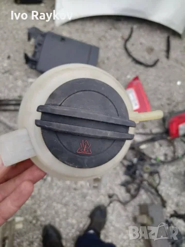 Казанче миеща течност за VW Up Skoda Citigo Seat Mii , 1S0955449D, снимка 3 - Части - 49679781