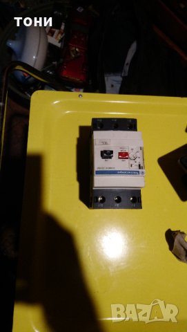 автоматичен прекъсвач Мьолер трифазен