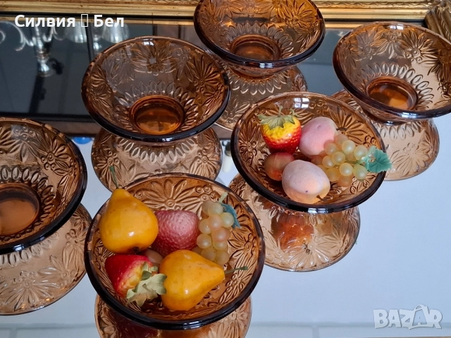 Винтидж комплект от 6 купички- пресовано стъкло , снимка 2 - Чинии - 52018849