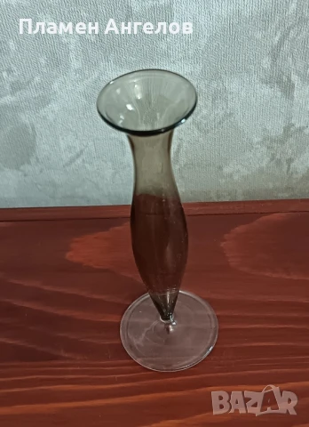 Стъклена ваза от сиво стъкло. , снимка 2 - Вази - 50619721