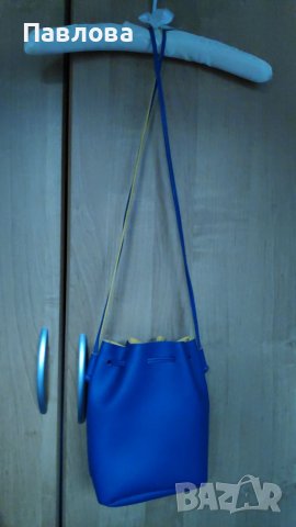 Нова чанта синя с жълта вътрешност 