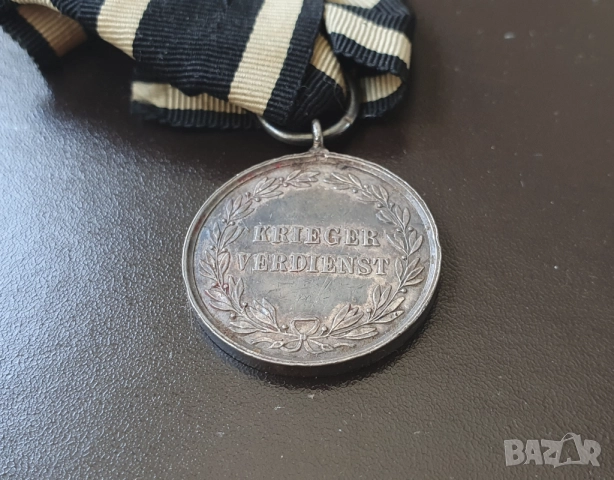 KRIEGER VERDIENST Медал за храброст Прусия , 1873 година версия + 1 pound 1985, снимка 3 - Антикварни и старинни предмети - 51405531