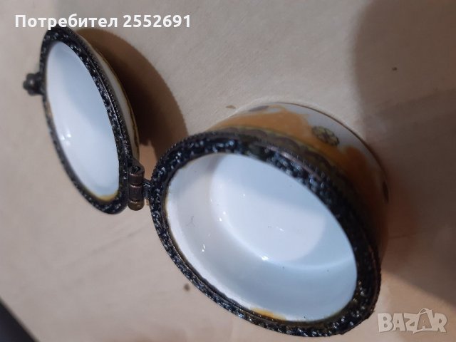 Кутия , снимка 2 - Антикварни и старинни предмети - 32918202