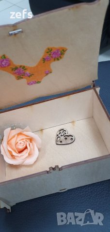 Дървена кутия за "съкровища " с дървено сърчице и ароматно сапунено цвете , снимка 1 - Романтични подаръци - 39876841