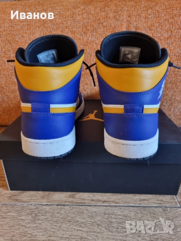 AIR JORDAN 1 MID , снимка 3 - Маратонки - 51738551