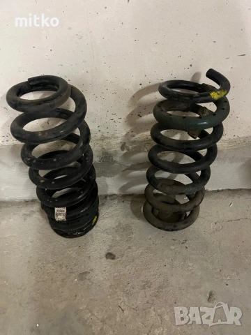 Задни пружини за Jeep Grand Cherokee WK2