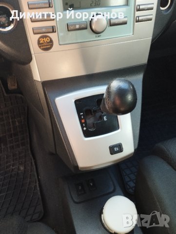 Toyota Corolla Verso 1, 8 vvti, газ, 7 местен , снимка 11 - Автомобили и джипове - 44017771