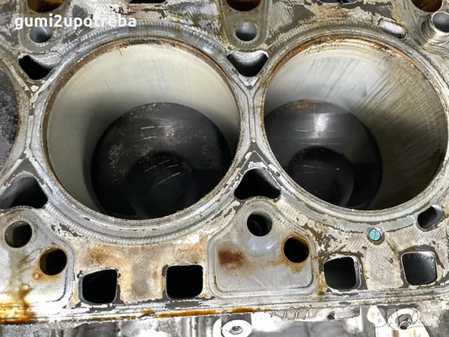 Двигателен Блок Бутала Колянов Вал 948101111CR Porsche Cayenne 957 4,8 V8, снимка 8 - Части - 49900373