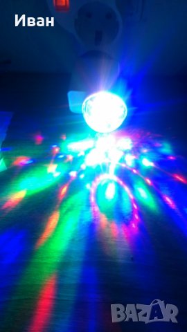 Промо / Мини  DJ лампа разпръскваща цветна светлина + преходник микро УСБ / УСБ 2.0, снимка 1 - Друга електроника - 28107736