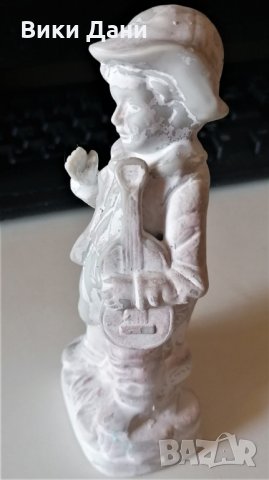 скулптура порцелан музикант китара, снимка 1 - Колекции - 33489907