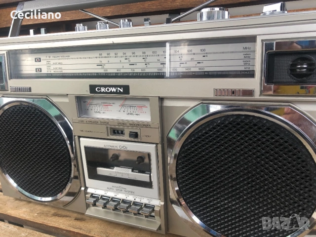 Радиокасетофон Колекционерски - Crown CSC-945L (Japan), снимка 2 - Радиокасетофони, транзистори - 53117643
